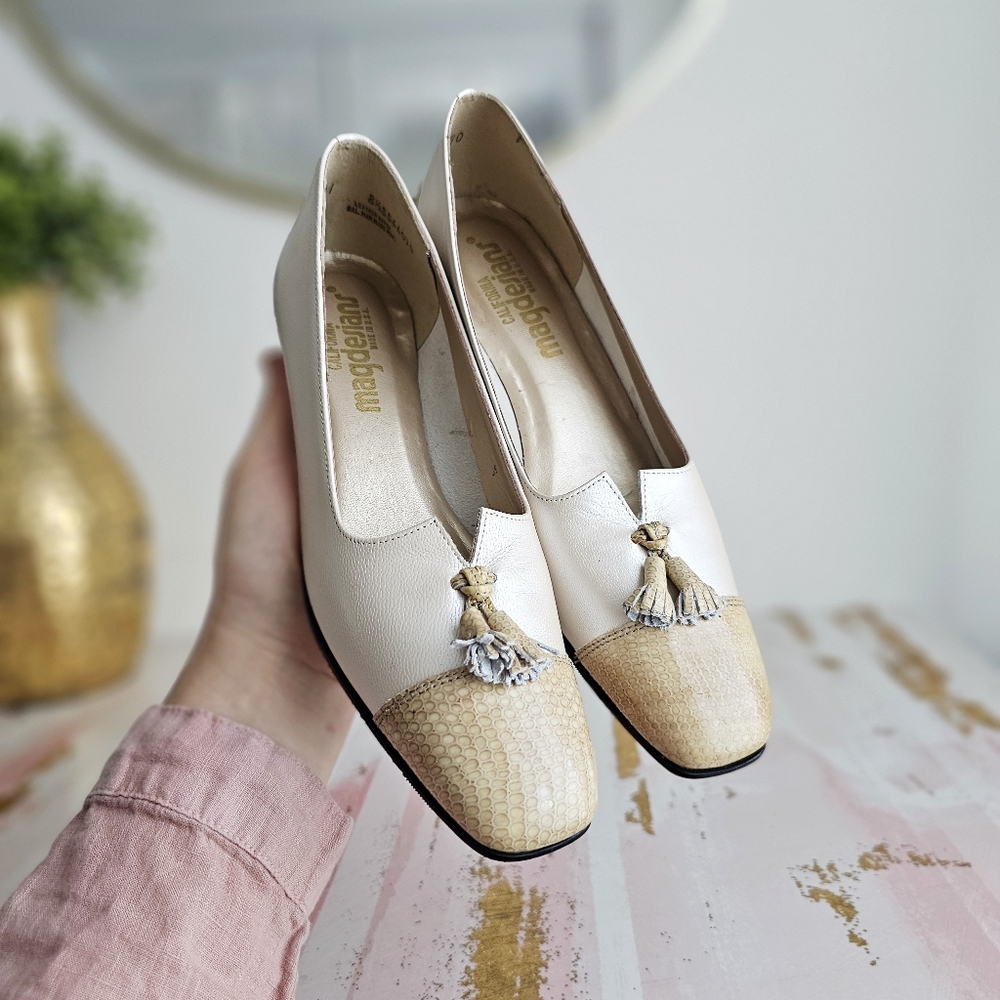 Elegant Mangorani Cream and Tan Flats